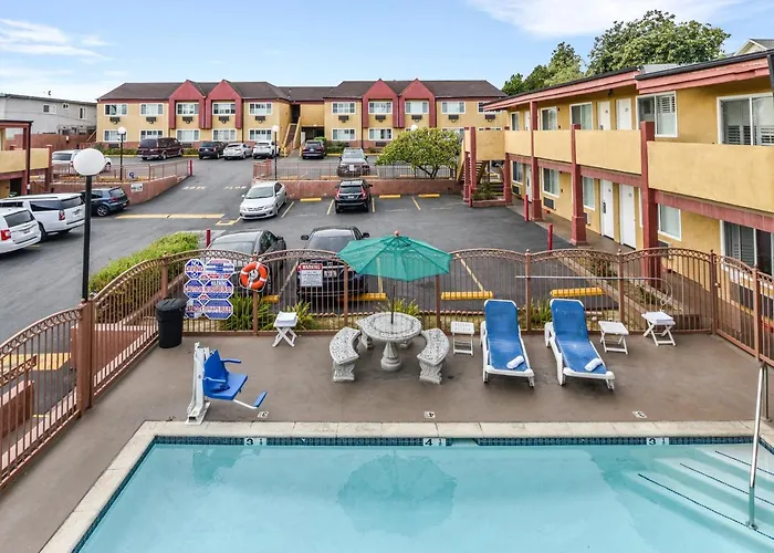 Hollywood Inn Express South