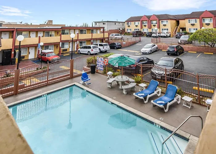 Hollywood Inn Express South